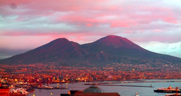Cultura e proverbi a Napoli: il vesuvio fonte foto: youreporter.it
