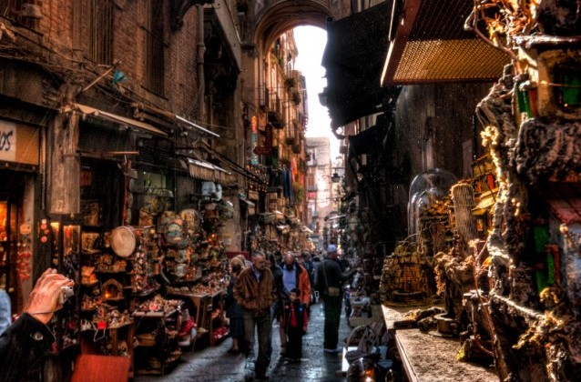 Natale a Napoli: i presepi a San Gregorio Armeno