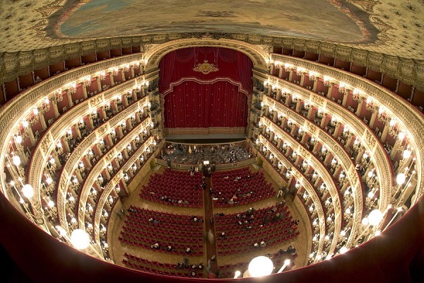 Il teatro San Carlo di Napoli fonte: luisbaietti.blogspot.com